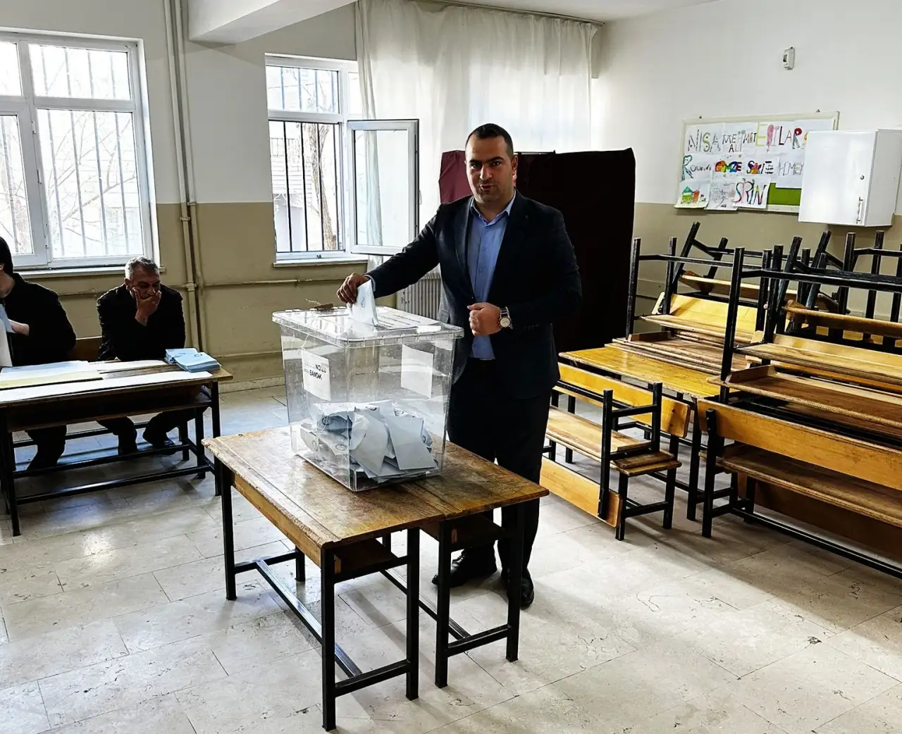 Siverek'te Demokrasi Rüzgarı: Ali Seval Sandık Başında