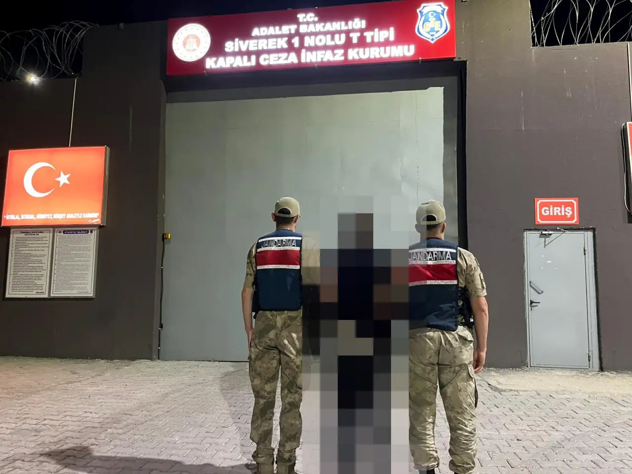 Siverek'te Dolandırıcılık Su&ccedil;undan Aranan H&uuml;k&uuml;ml&uuml; Yakalandı