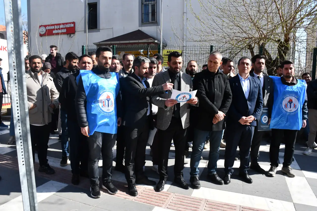 Siverek&rsquo;te Eğitimciler Sokağa İndi: Silahlı Baskına Karşı Dev Kınama Y&uuml;r&uuml;y&uuml;ş&uuml; ve İş Bırakma Kararı!