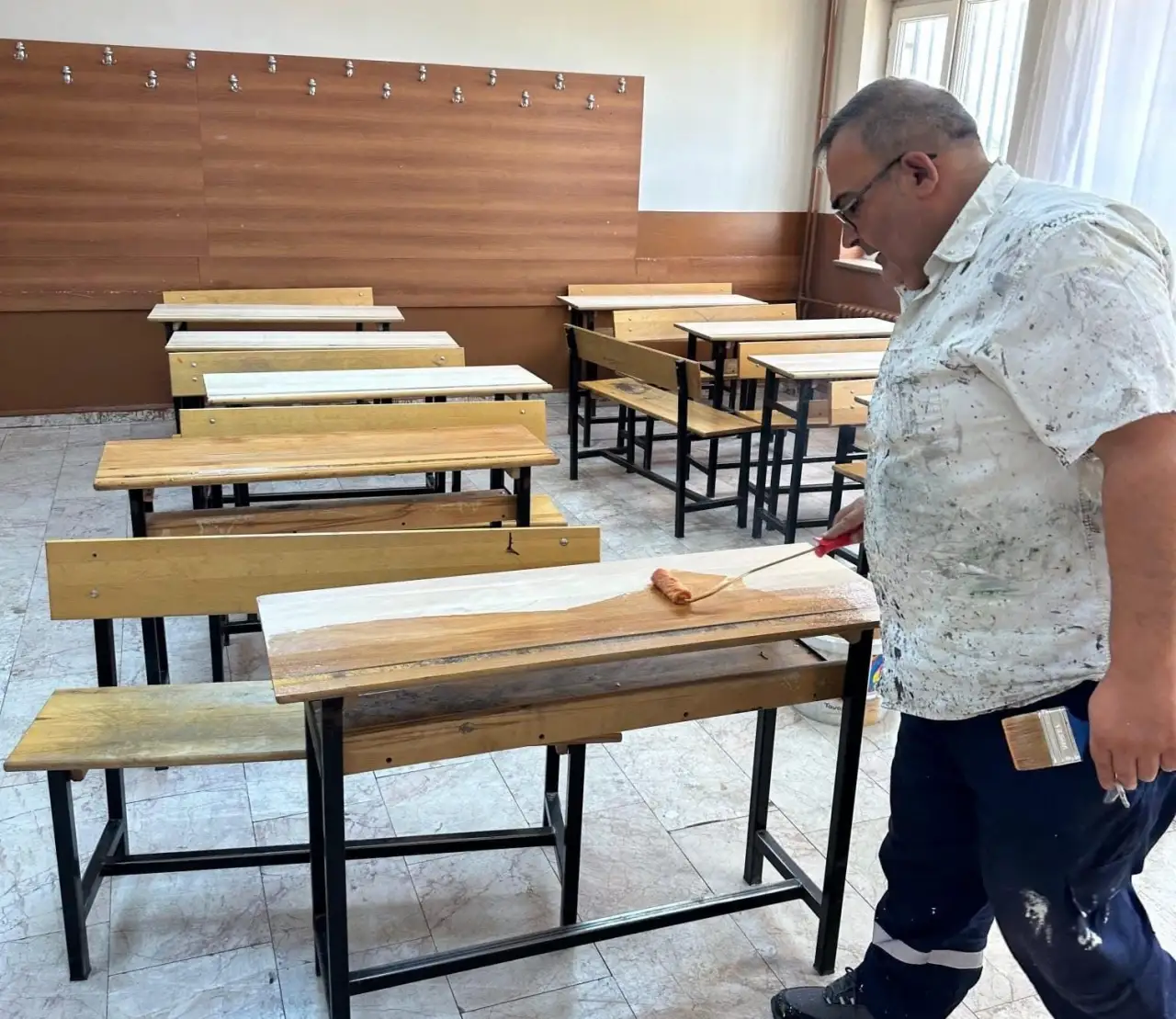 Siverek'te Eğitime Anlamlı Destek: Okul Sıraları Yenileniyor