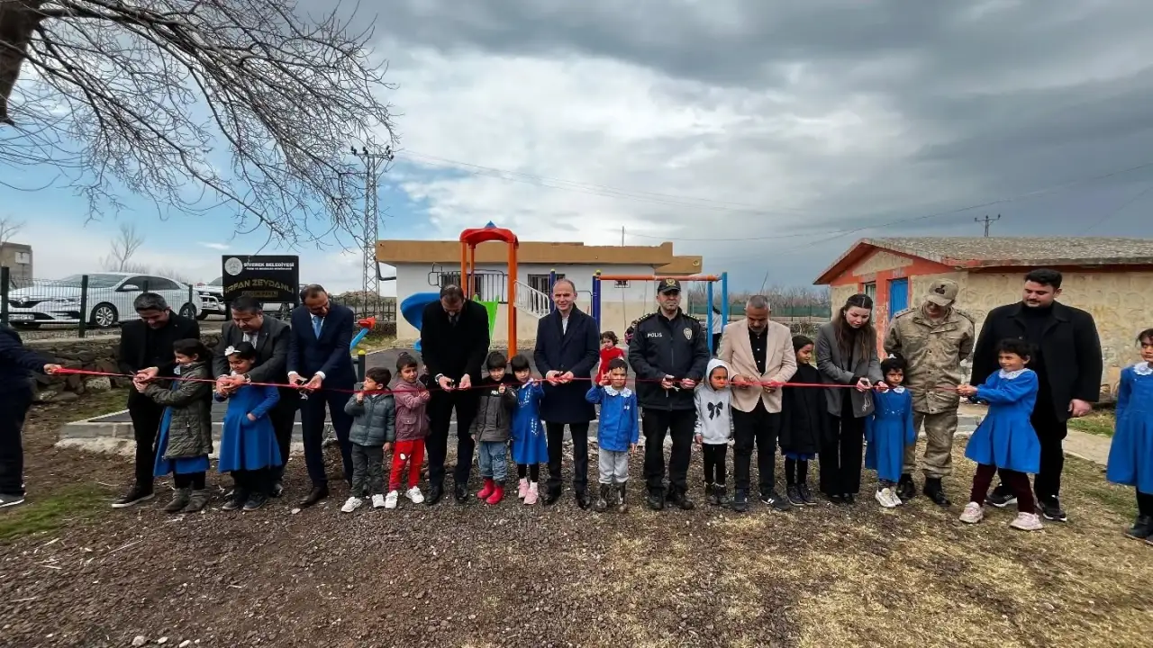 Siverek&rsquo;te Eğitime Renkli Dokunuş: Kırsal Mahallede &Ccedil;ocukların Oyun Hayali Ger&ccedil;ek Oldu!