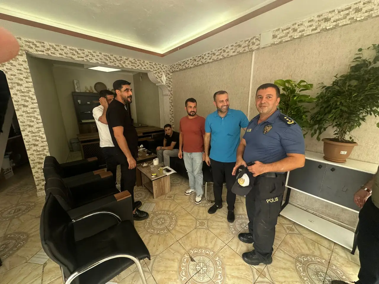 Siverek&rsquo;te Emniyet M&uuml;d&uuml;r&uuml; Zeydanlı&rsquo;dan Esnaf Ziyareti