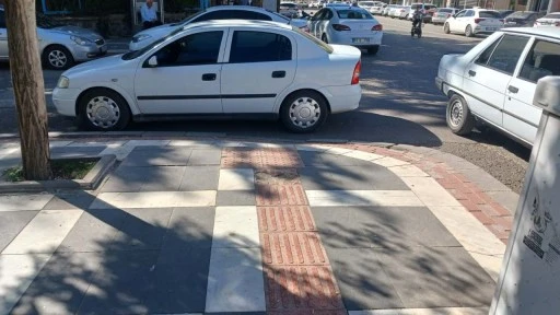 Siverek’te Engellilerin Geçişleri İşgal Altında, Hizmet Yok!