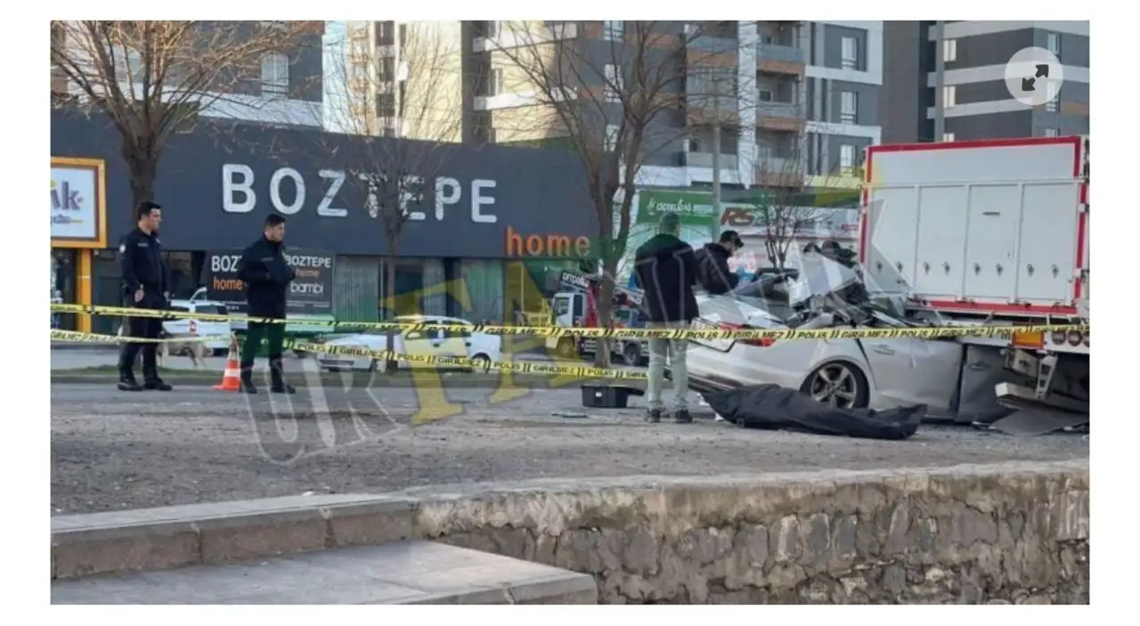 Siverek'te Feci Kaza: Tırın Altına Giren Otomobil ve Kaybedilen Bir Hayat