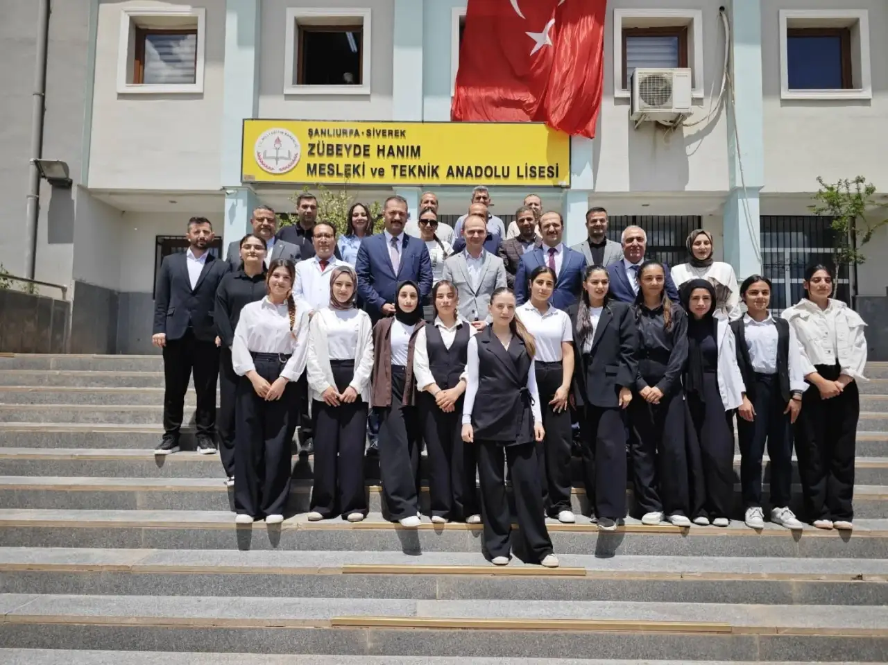 Siverek'te Geleceğin Hukuk&ccedil;uları Sahne Aldı