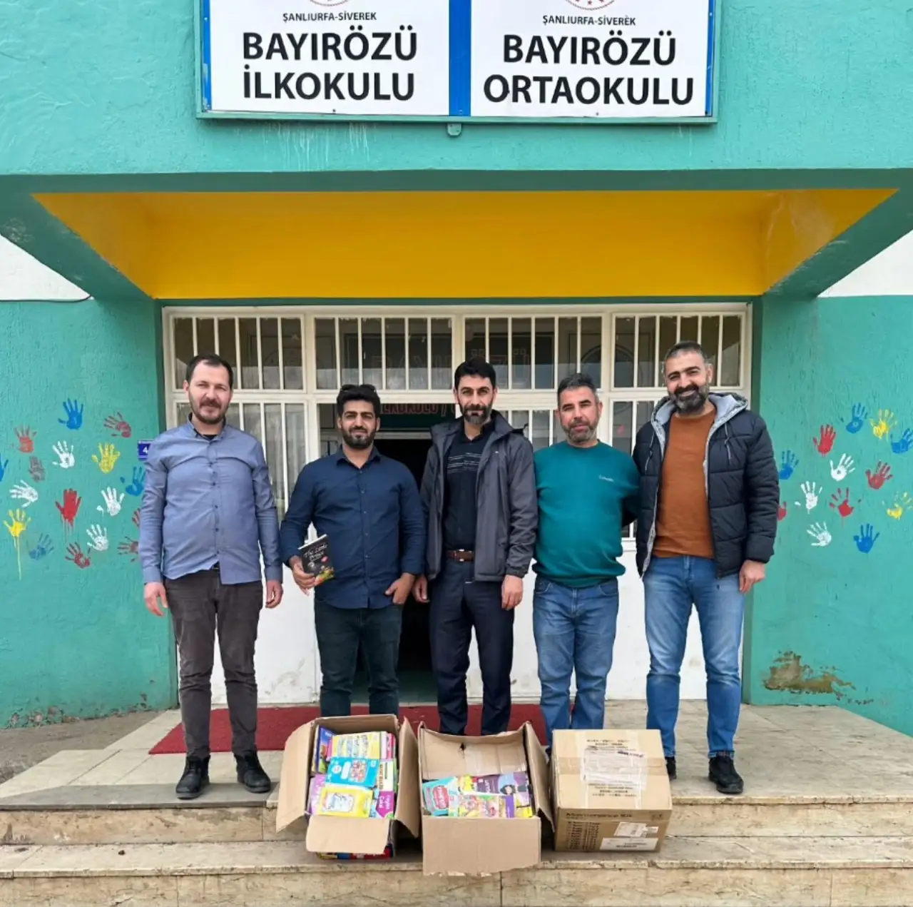 Siverek&rsquo;te G&ouml;n&uuml;l K&ouml;pr&uuml;s&uuml;: Bayır&ouml;z&uuml;&rsquo;nden Bakma&ccedil;&rsquo;a Kitap Dolu İyilik Hareketi!