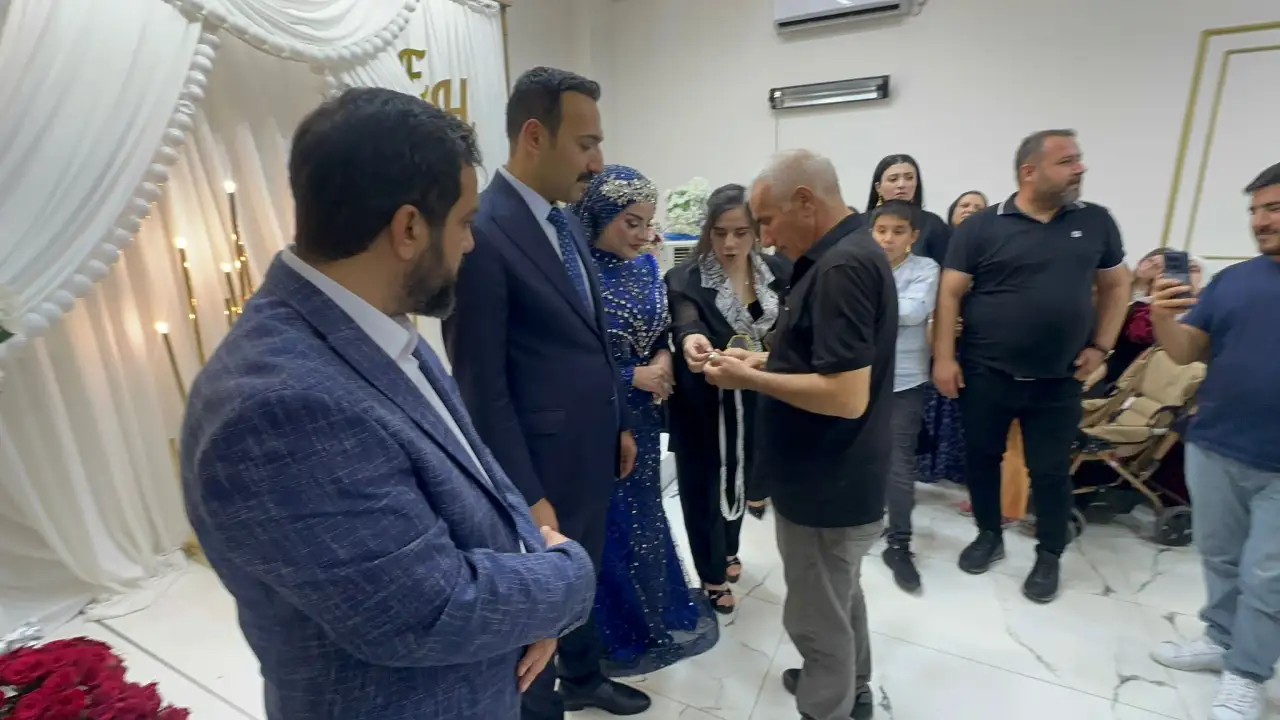 Siverek&rsquo;te G&uuml;lel Ailesinin Mutlu G&uuml;n&uuml;: Erkan ve H&uuml;lya Evliliğe İlk Adımı Attı