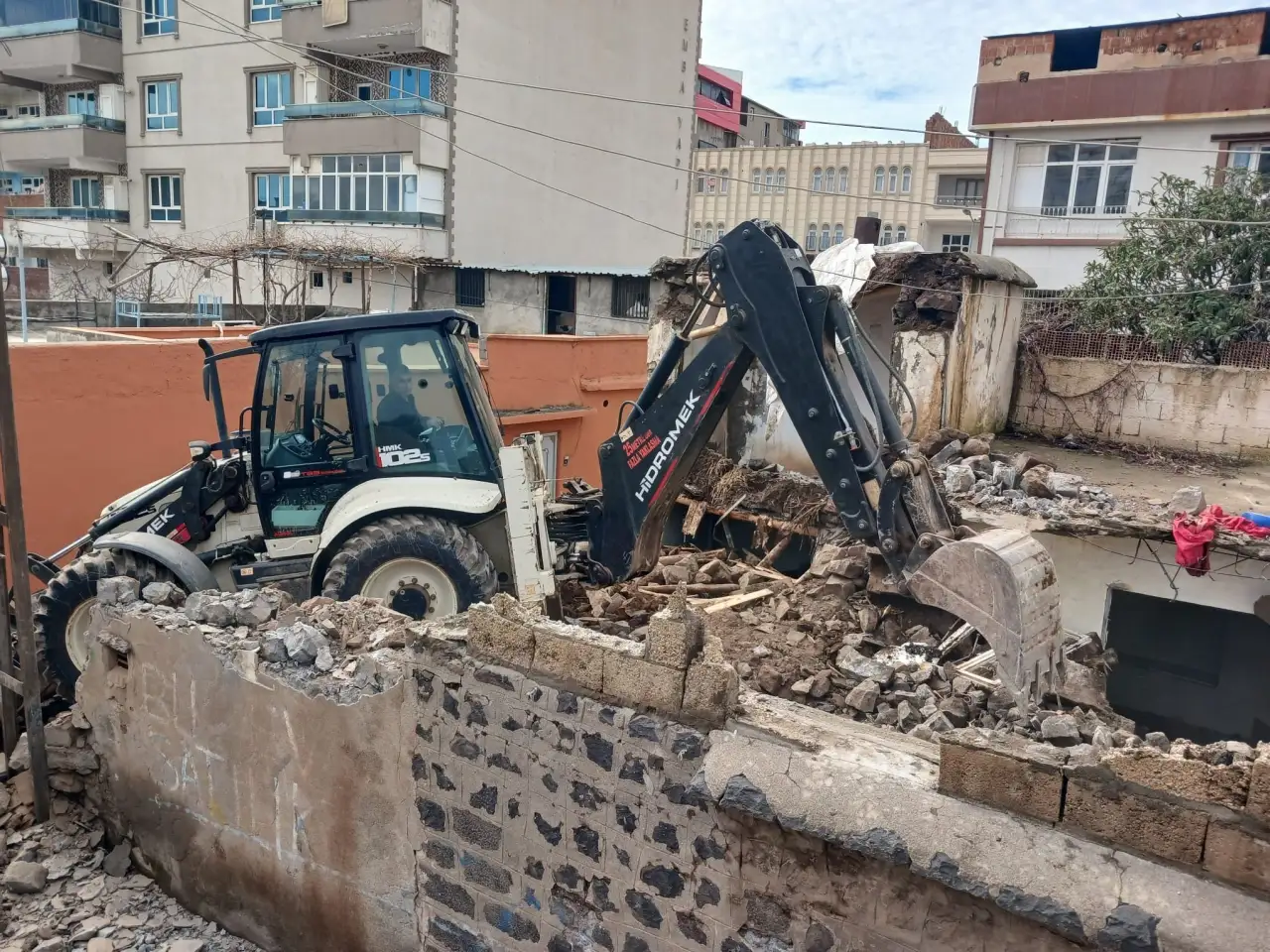 Siverek&rsquo;te G&uuml;venli Sokaklar Seferberliği: &Ccedil;&ouml;kme Riski Taşıyan Yapılar Mercek Altında!