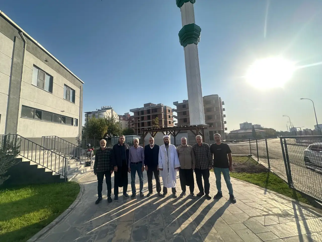 Siverek’te Hayırseverlerin Eseri  Camii’nin Yeni Minaresi Tamamlandı