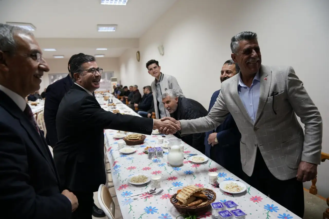 Siverek&rsquo;te Hizmet ve G&ouml;n&uuml;l Sofrası: Milletvekili Dusak ve Başkan Bucak Muhtarlarla Buluştu!