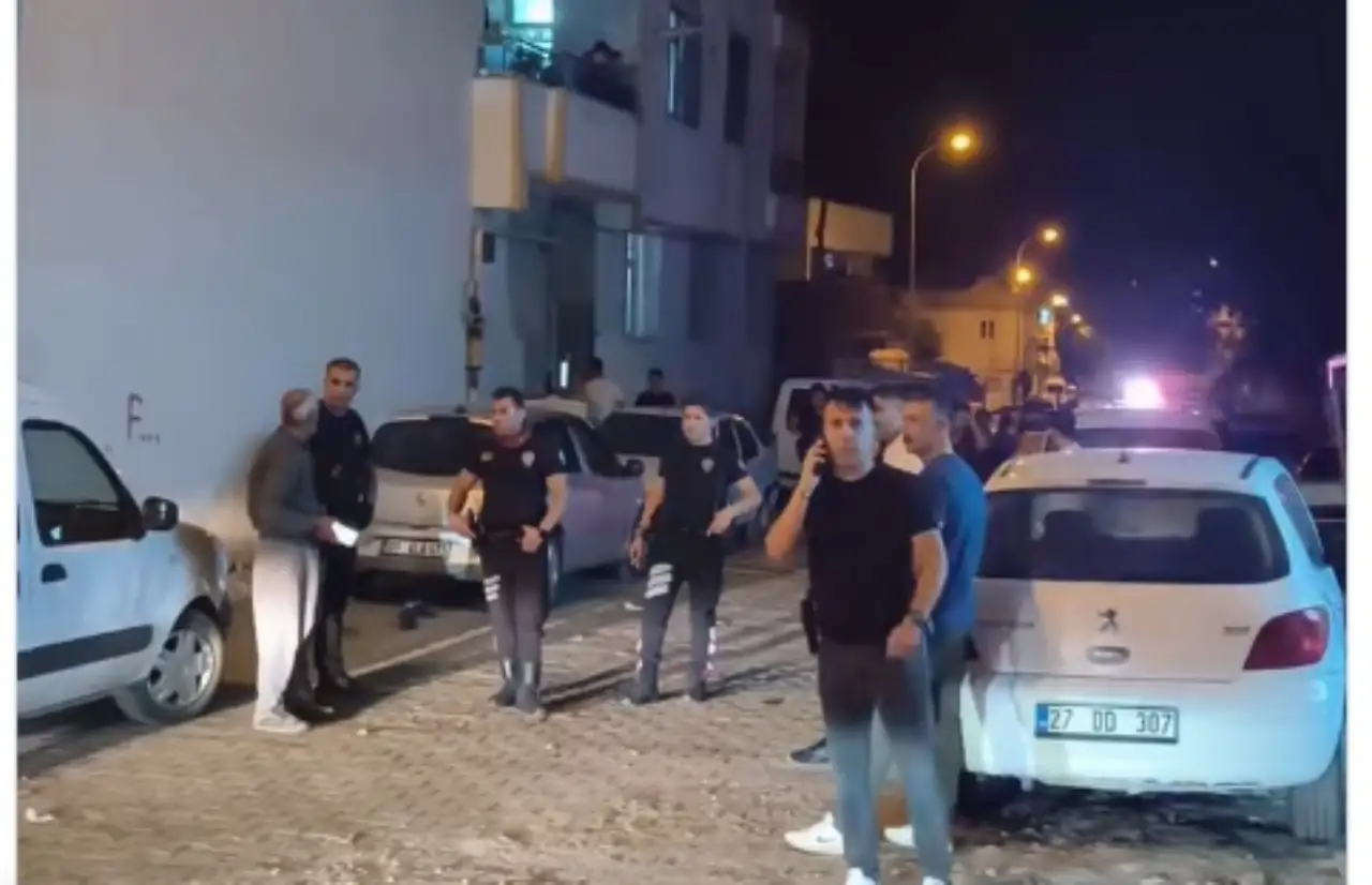 Siverek&rsquo;te İki Grup Arasında Silahlı ve Sopalı Kavga: Mahallede Panik Yaşandı