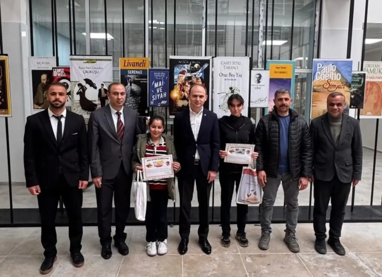 Siverek&rsquo;te Kitap Dostu Gen&ccedil;lere Kaymakam Sak&rsquo;tan B&uuml;y&uuml;k Motivasyon: Okuma Seferberliği Başladı!