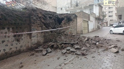 Siverek&rsquo;te Korkutan &Ccedil;&ouml;kme: Sağanak Yağış Eski Yapıyı Vurdu