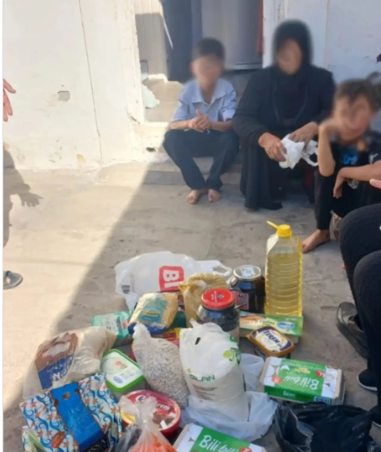 Siverek’te Merhametli Vatandaşlar Bir Haftadır Tenceresi Kaynamayan Eve Gıda Yardımı