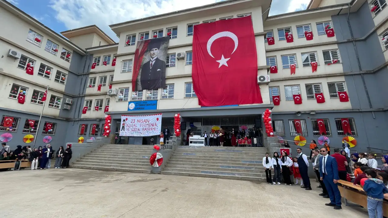 Siverek&rsquo;te Milli Egemenlik Gururu: 23 Nisan Coşkusu Sokaklara Taştı!