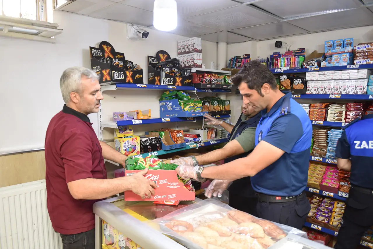 Siverek&rsquo;te Okul Kantinlerine Sıkı Denetim: Ekipler Tek Tek Kontrol Ediyor