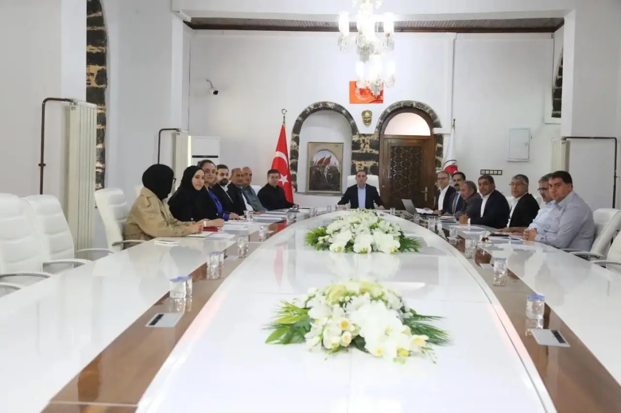 Siverek'te Organize Sanayi Bölgesi'nin Yeni Yönetimi İlk Toplantısını Gerçekleştirdi