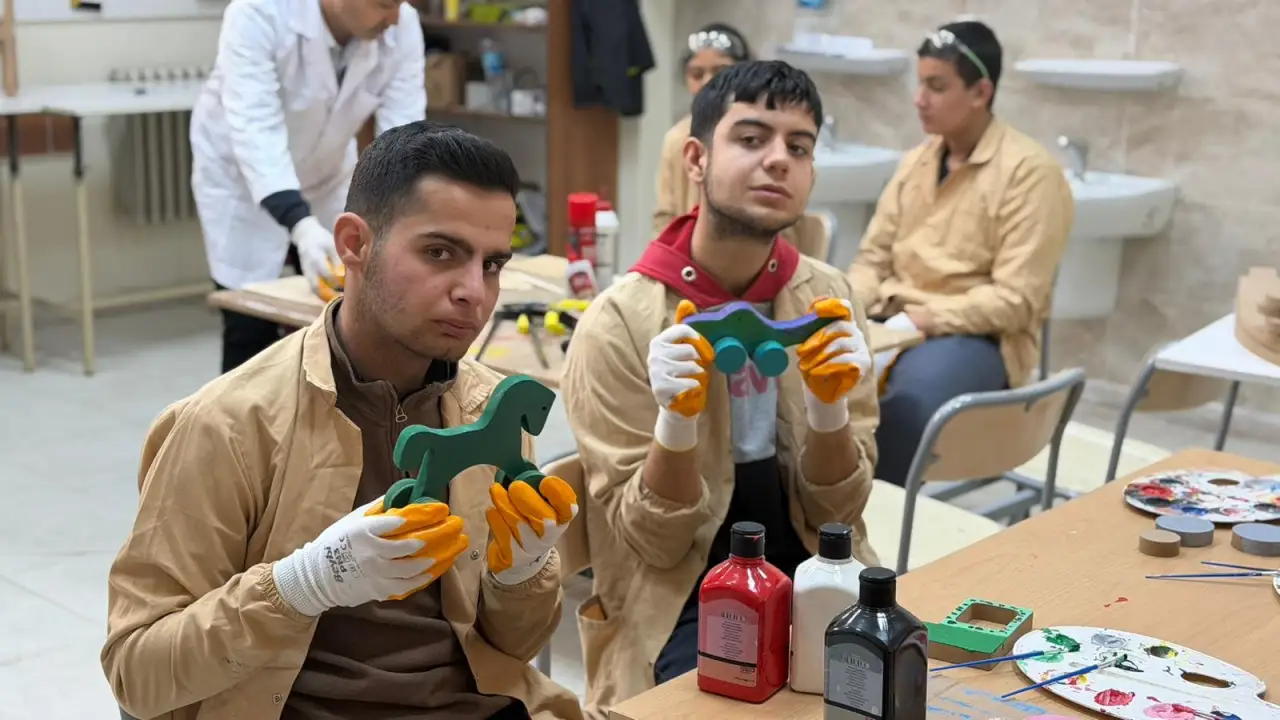 Siverek&rsquo;te Sevgi ve Sanatın Buluşması: &Ouml;zel Gereksinimli &Ouml;ğrenciler Ahşaba Hayat Veriyor!