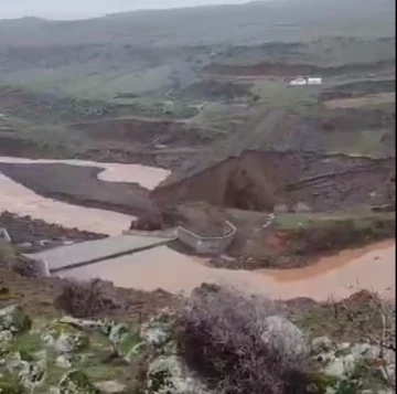 Siverek’te Şiddetli Yağış Nedeniyle Sulama Barajı Patladı