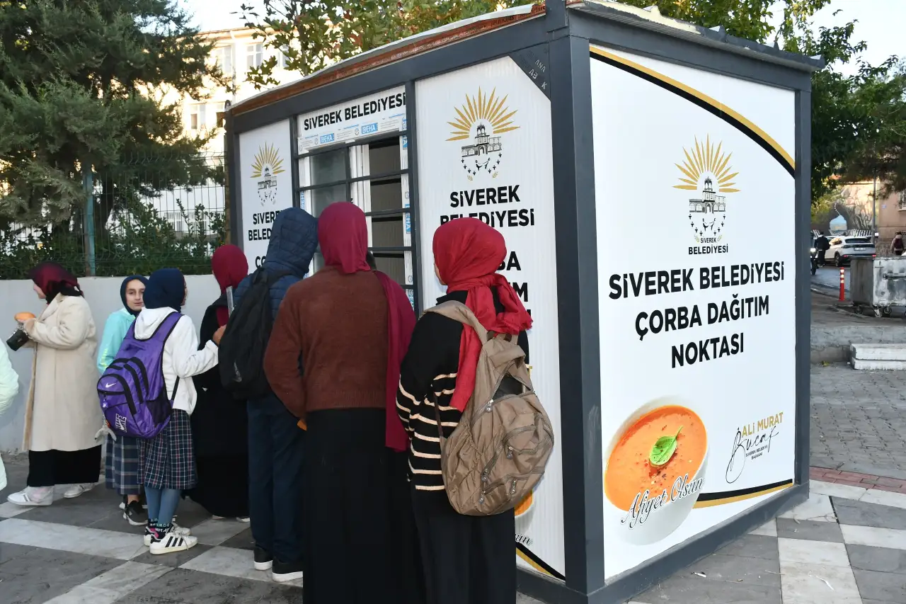 Siverek'te Soğuk Kış Günlerinde Vatandaşlara Sıcak Çorba Desteği