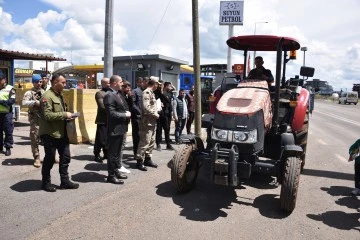 Siverek'te Traktör Sürücülerine Reflektör Dağıtıldı: Güvenlik Nasıl Sağlanacak?