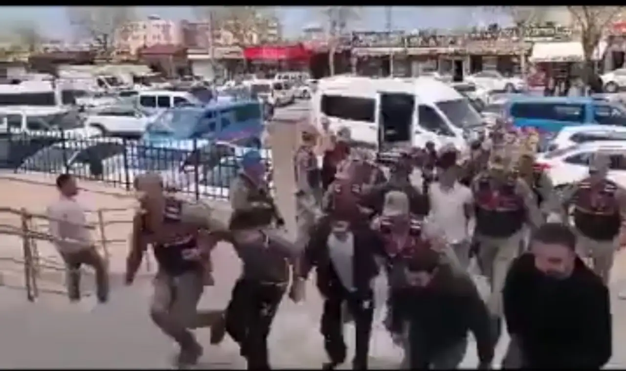 Siverek’te Yasa Dışı Bahis Şebekesine Jandarma Darbesi: 14 Şüpheli Yakalandı!