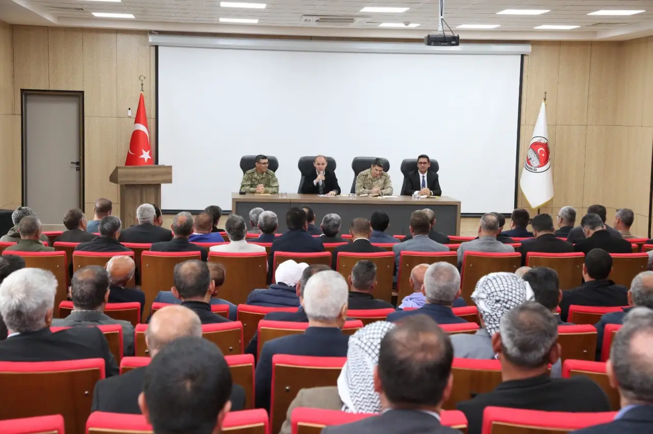 Siverek&rsquo;te Yerel Y&ouml;netimin Kalbi Atıyor: Kaymakam Salih Sak&rsquo;tan Muhtarlara Kritik Talimatlar