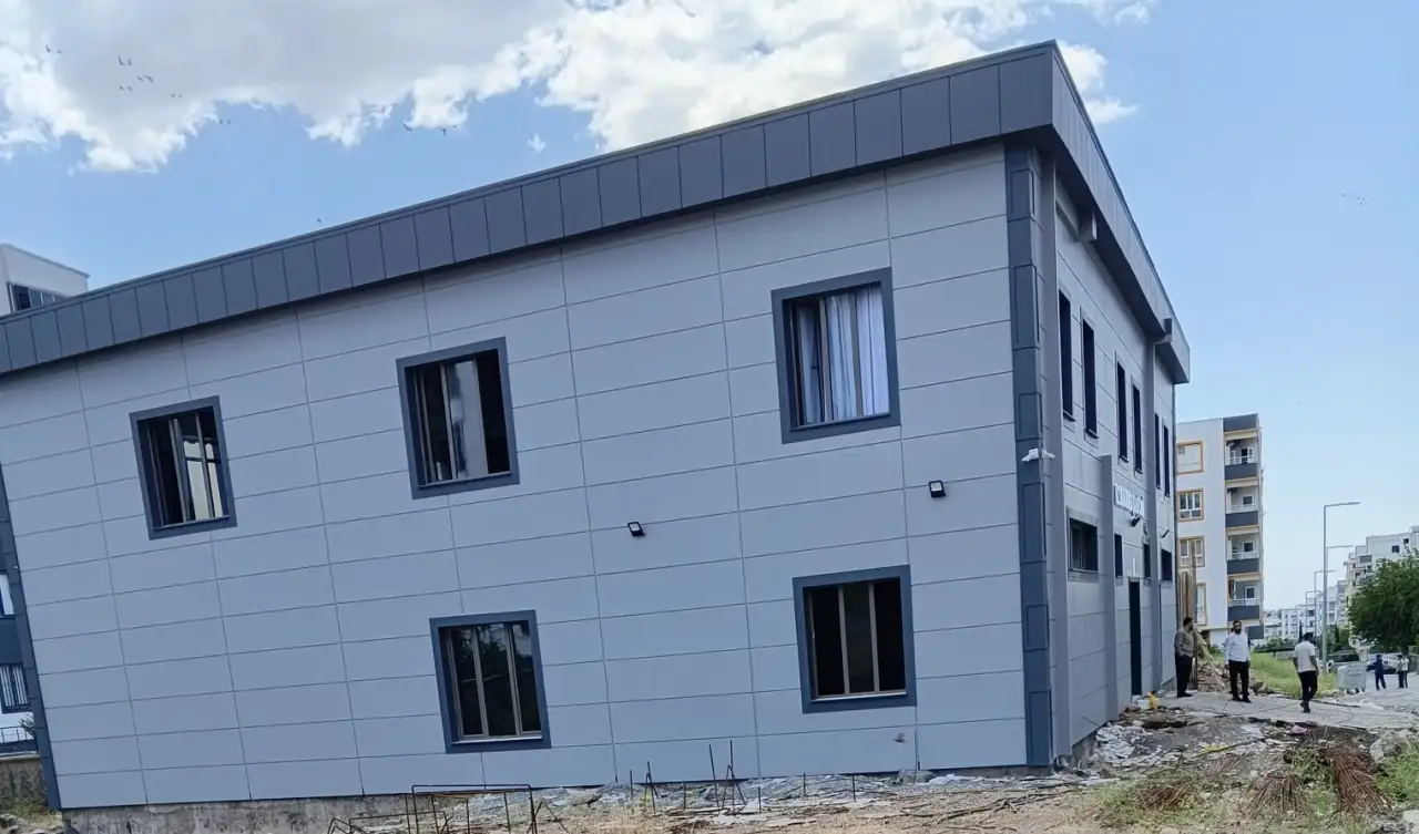 Siverek'te Y&uuml;kselen Bir Hayır Eseri, G&ouml;klere Uzanmak İ&ccedil;in Destek Bekliyor