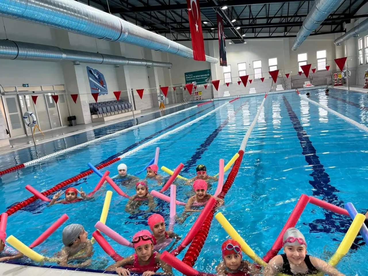 Siverek’te “Yüzme Bilmeyen Kız Çocuğu Kalmasın” Projesi