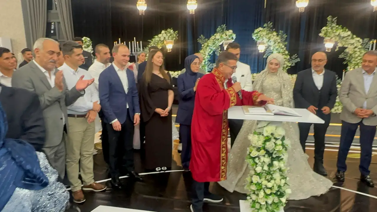 Siverek&rsquo;te Zehra ve Abd&uuml;lmuttalip &Ccedil;iftinin Mutluluğuna Yoğun Katılım