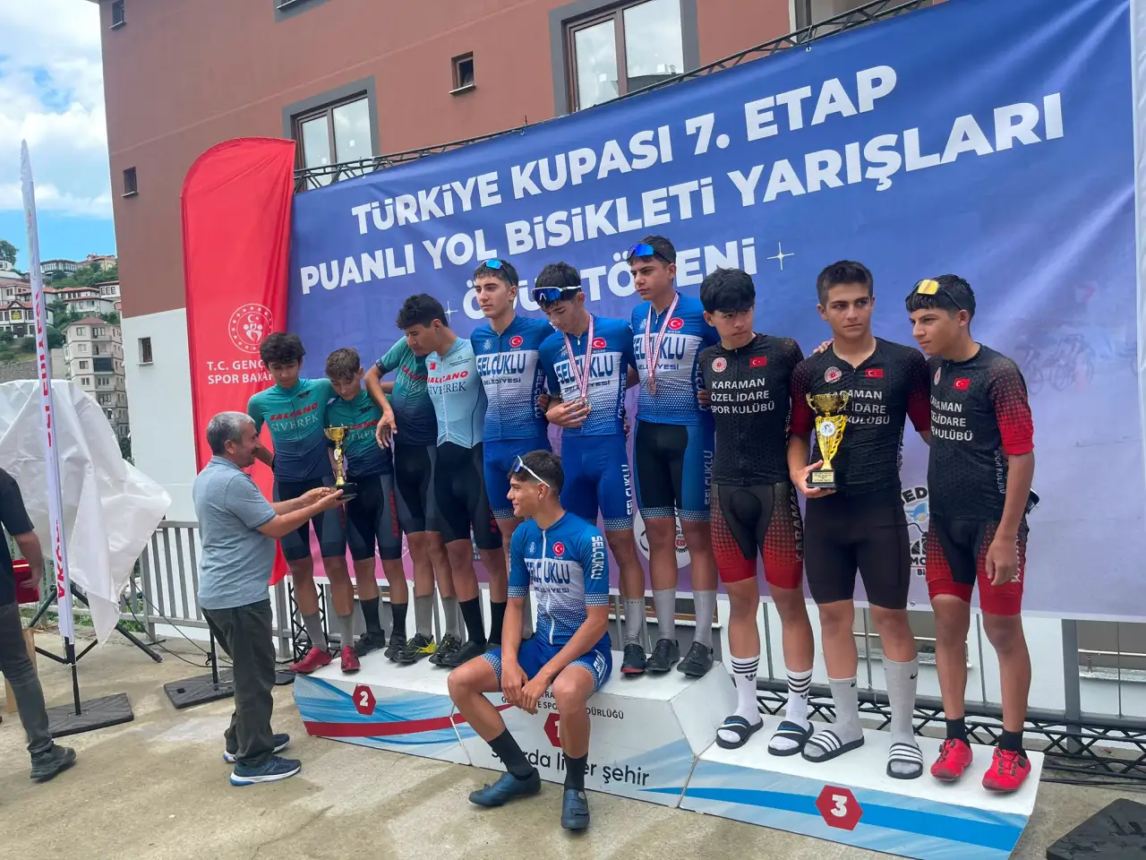 Siverek U17 Bisiklet Takımı T&uuml;rkiye İkinciliğiyle Gururlandırdı