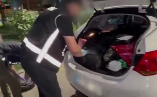 Torpidoya Gizlenen Kaçak Ürünler Tek Tek Ortaya Çıkarıldı