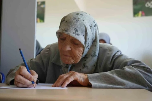 Torun Sahibi Ninelerden Yaş Sınırlarını Aşan Eğitim Azmi