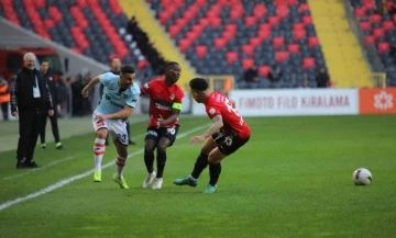 Trendyol Süper Lig: Gaziantep FK: 0 - Başakşehir: 0 (İlk Yarı)