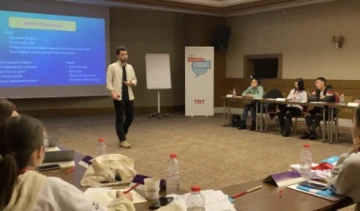 TRT'den Diyarbakır'da Lise Öğrencilerine Gazetecilik Eğitimi