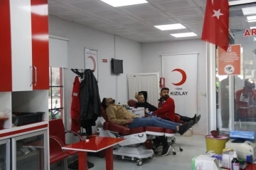 Türk Kızılayı Günlük Binlerce Hastanenin Kan İhtiyacını Karşılıyor