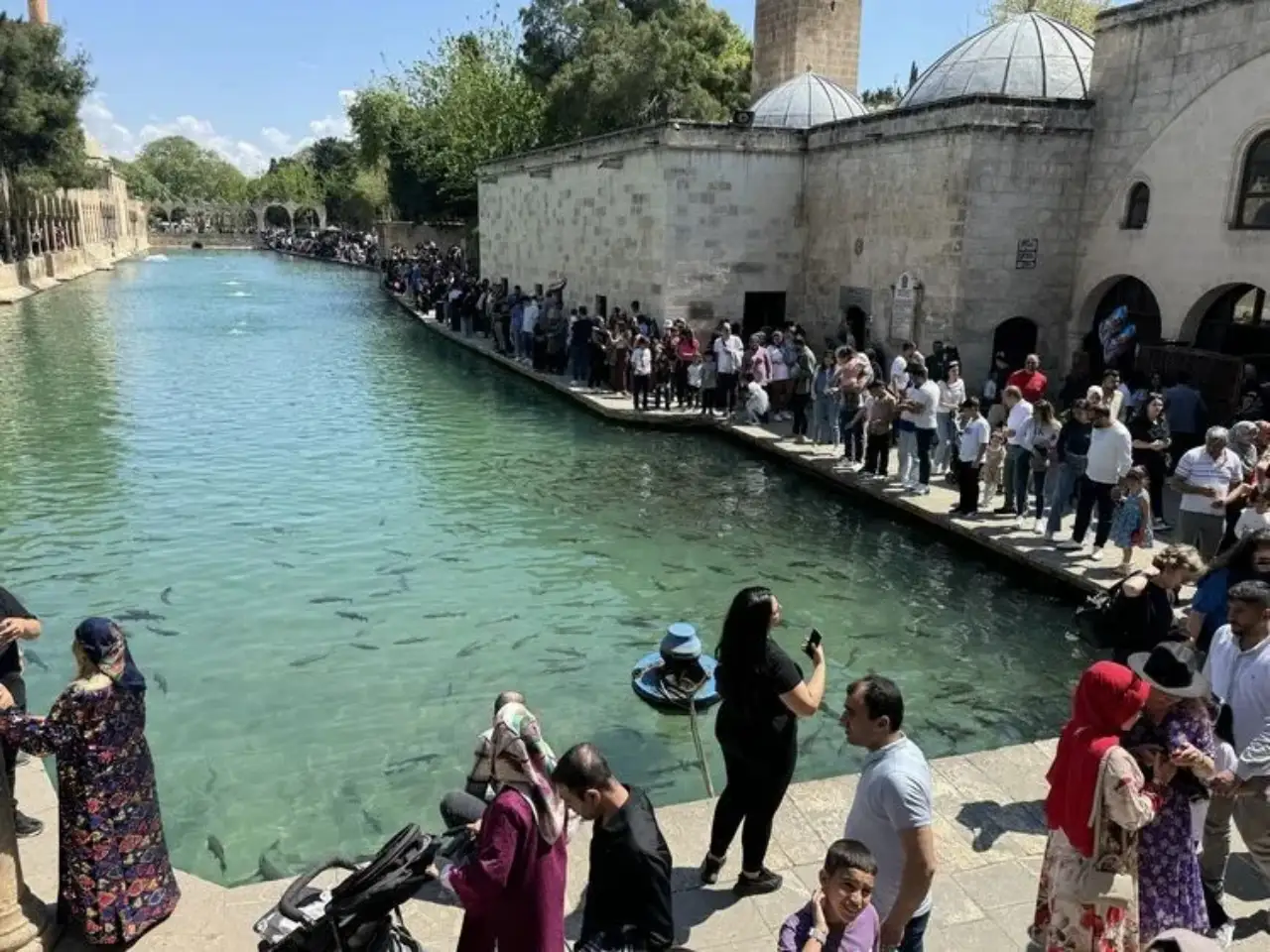 T&uuml;rkiye Kavruluyor, Şanlıurfa'da Sıcaklık Alarm Veriyor: G&uuml;neş Altında 67 Derece &Ouml;l&ccedil;&uuml;ld&uuml;