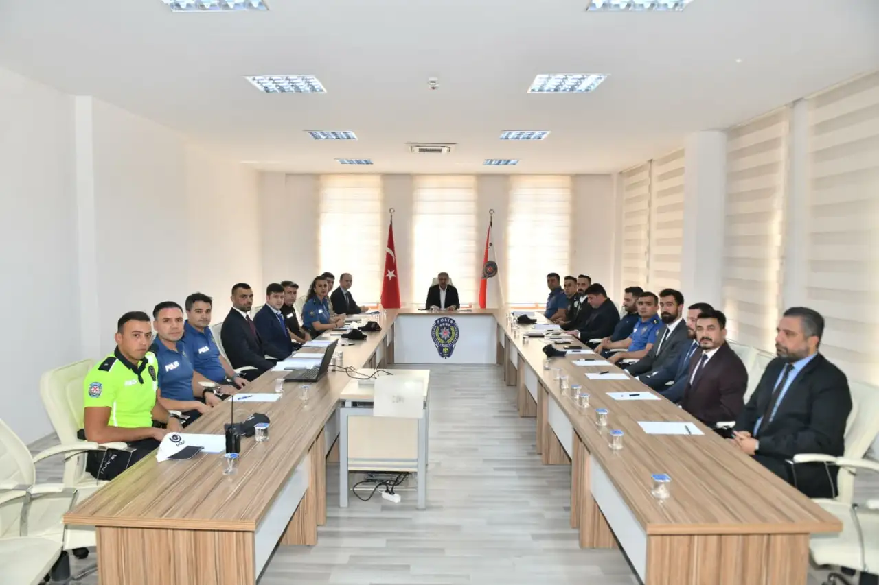 Vali Şıldak Siverek’te Asayiş Değerlendirme Toplantısına Başkanlık Etti