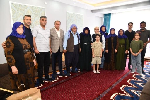 Vali Şıldak'tan Babalar G&uuml;n&uuml;nde Anlamlı Ziyaret