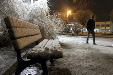 Van Edremit'te Gece Boyu Süren Kar Yağışı Kartpostallık Görüntüler Oluşturdu