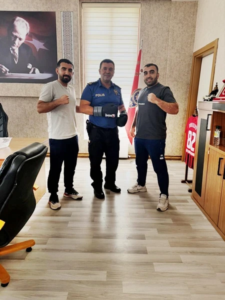 Yamandağ Spor Kul&uuml;b&uuml;&rsquo;nden Siverek İl&ccedil;e Emniyet M&uuml;d&uuml;r&uuml;&rsquo;ne Ziyaret