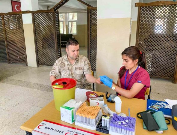 jandarma personeli kan bağışında bulundu