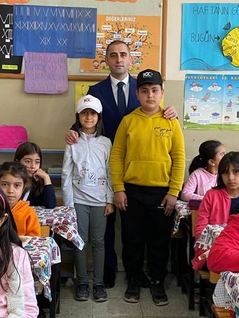 Kaymakam Aydemir'den Mehmetçik İlkokulu'na Neşe Dolu Sürpriz