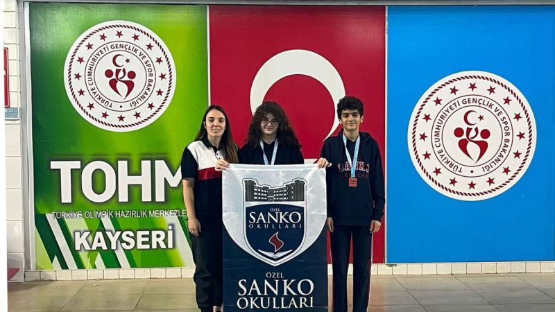 Okulları öğrencileri Türkiye Yüzme Şampiyonası’na gidiyor