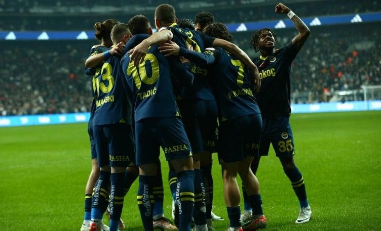 Fenerbahçe&#039;nin Golcü Hamlesi: Batshuayi Gidiyor, Alman Golcü Geliyor