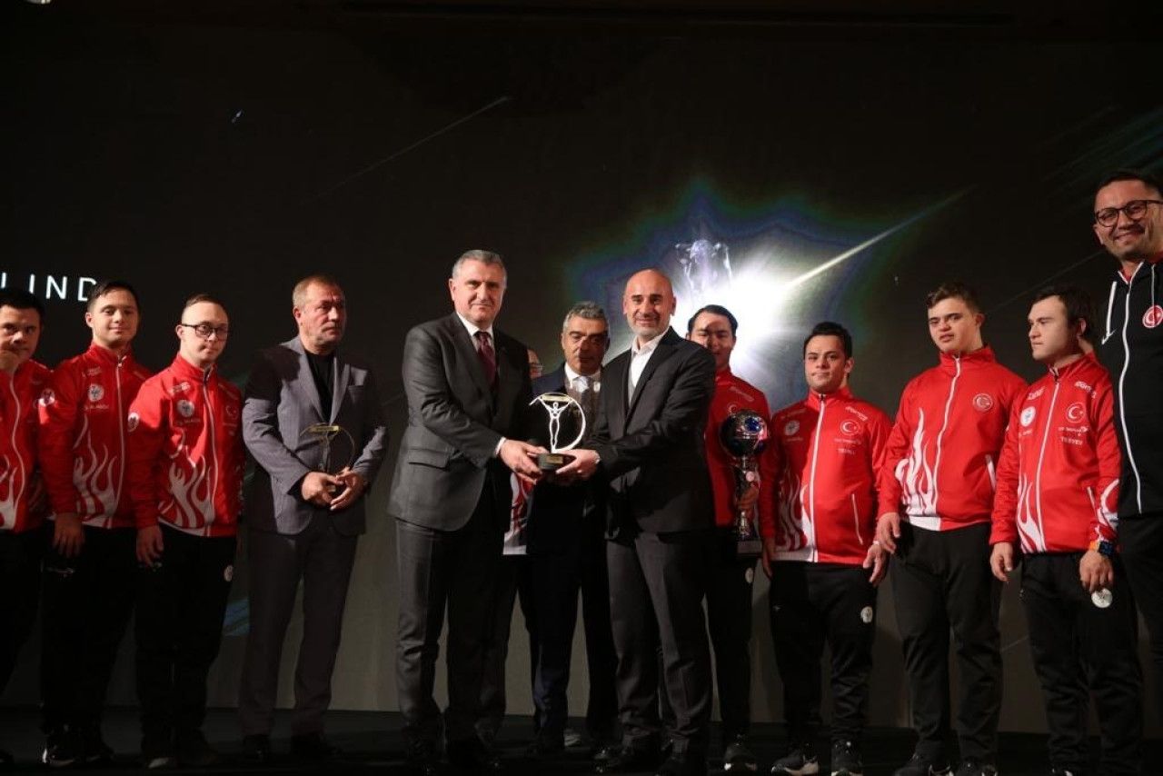"Türk Sporu’na Katkı" Ödülü