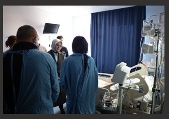 Bakan Göktaş, Köpek Saldırısına Uğrayan Tunahan&#039;ı Hastanede Ziyaret Etti