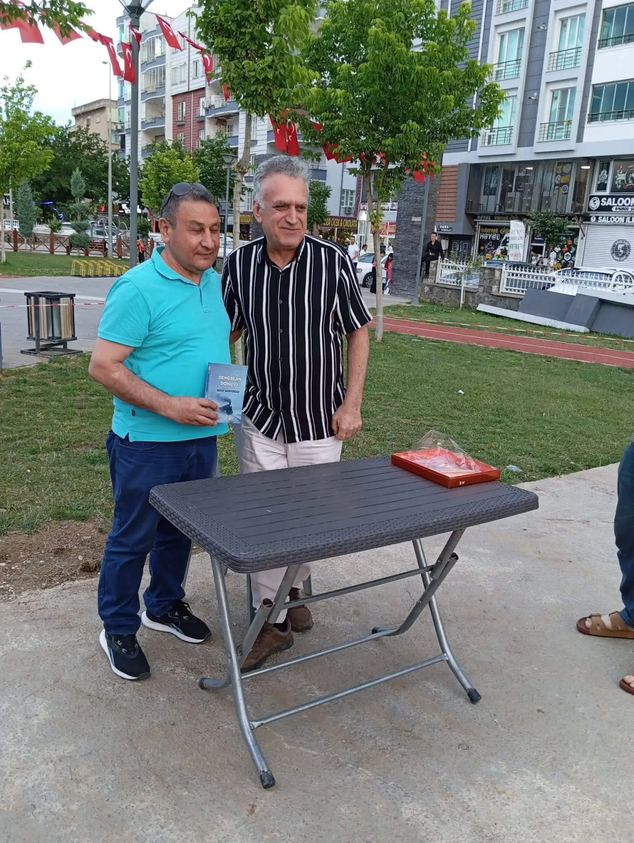 Siverek'te Edebiyat Rüzgarı: Yaz Sıcağında Kitaplarla Yeşeren Umutlar!