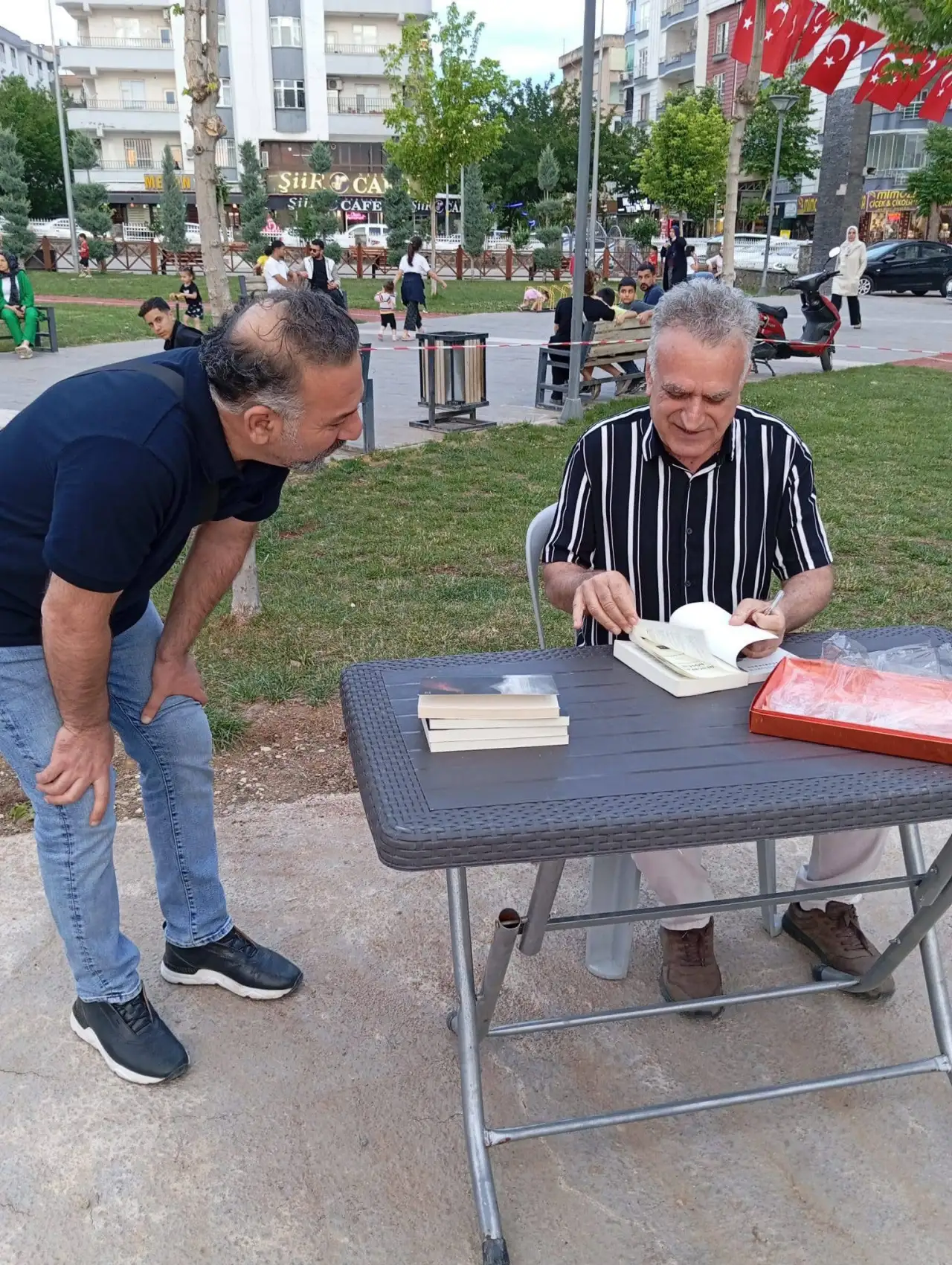 Siverek'te Edebiyat Rüzgarı: Yaz Sıcağında Kitaplarla Yeşeren Umutlar!