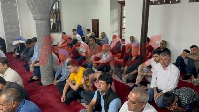 Siverek’in Emektar Hocası Ahmet Bozkuş Son Bayram Namazı Kıldırdı
